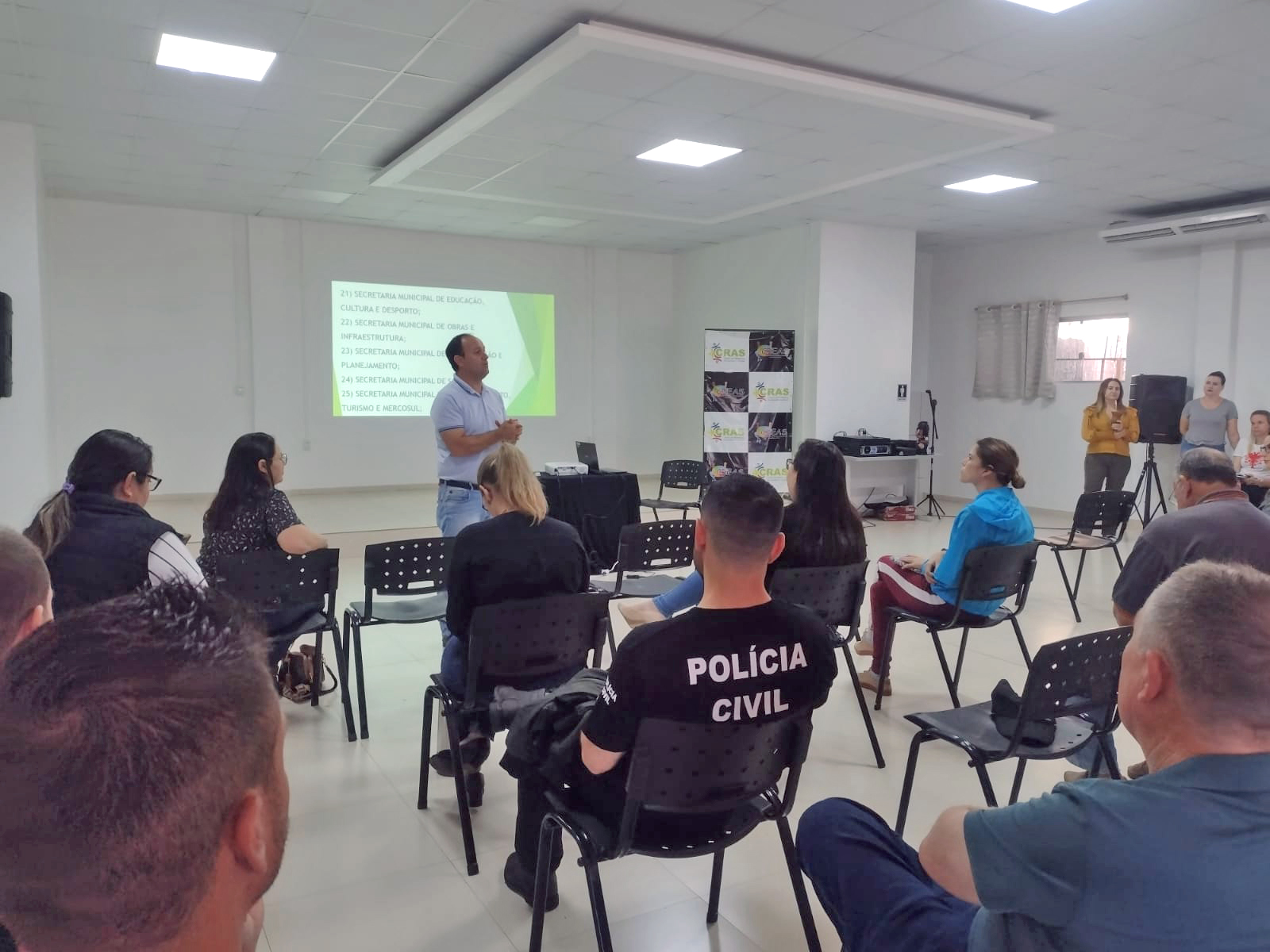 ADMINISTRAÇÃO MUNICIPAL REALIZA REUNIÃO PARA ORGANIZAÇÃO DO DESFILE CÍVICO DE 7 DE SETEMBRO